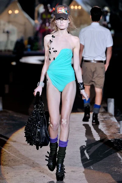 Look 25